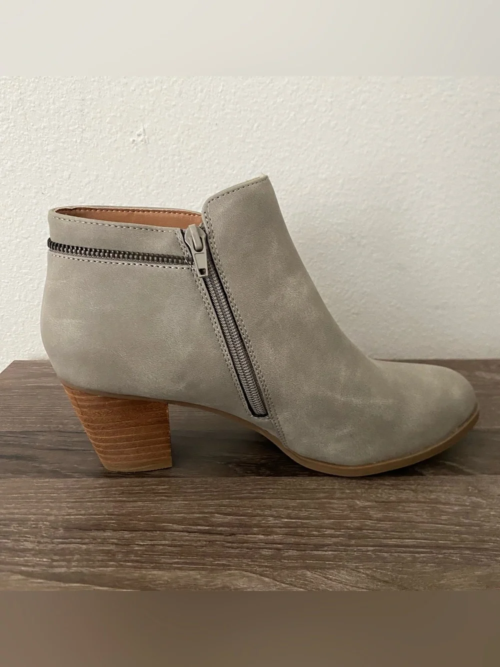Report Womens Corra Ankle Bootie Gray Faux Leather Casual Block Heels Size 9